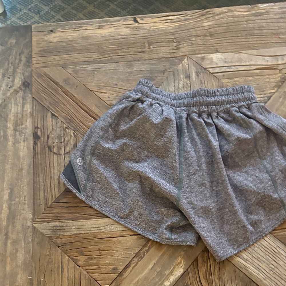 Grey lululemon hottie hots! Size 0 - Picture 2 of 3
